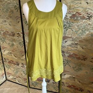 PRESS WOMENS SLEEVELESS EMBROIDERED HEM, TANK TOP PERIDOT GREEN SIZE SP